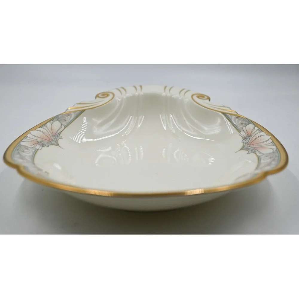 New Noritake Barrymore 9737 Bone China Shell Shaped Dish Gold Trim Floral Japan